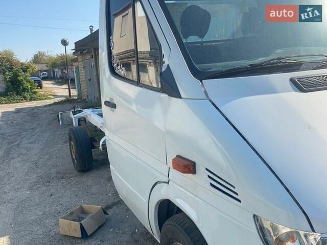 Белый Мерседес Sprinter, объемом двигателя 2.15 л и пробегом 750 тыс. км за 6200 $, фото 3 на Automoto.ua