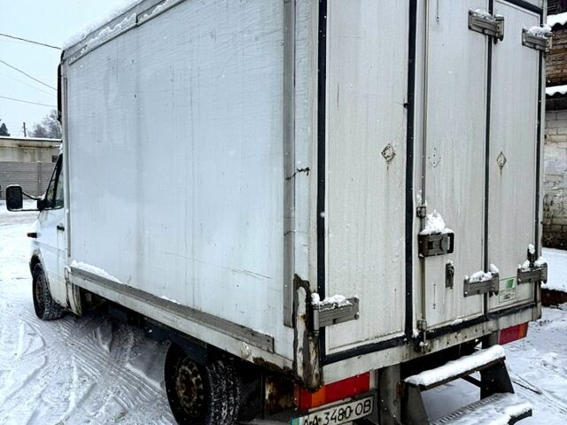 Белый Мерседес Sprinter, объемом двигателя 2.2 л и пробегом 604 тыс. км за 5900 $, фото 3 на Automoto.ua