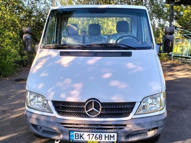 Белый Мерседес Sprinter, объемом двигателя 2.4 л и пробегом 322 тыс. км за 17500 $, фото 1 на Automoto.ua