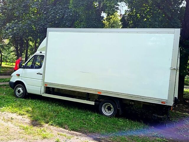 Белый Мерседес Sprinter, объемом двигателя 2.2 л и пробегом 415 тыс. км за 13000 $, фото 6 на Automoto.ua