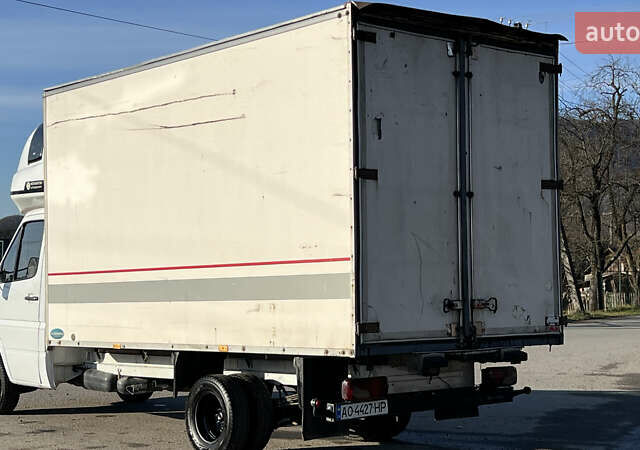 Белый Мерседес Sprinter, объемом двигателя 2.15 л и пробегом 750 тыс. км за 7900 $, фото 8 на Automoto.ua