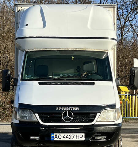 Белый Мерседес Sprinter, объемом двигателя 2.15 л и пробегом 750 тыс. км за 7900 $, фото 12 на Automoto.ua