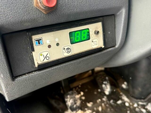 Белый Мерседес Sprinter, объемом двигателя 2.2 л и пробегом 604 тыс. км за 5900 $, фото 13 на Automoto.ua