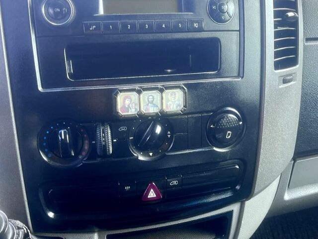 Белый Мерседес Sprinter, объемом двигателя 3 л и пробегом 735 тыс. км за 12500 $, фото 7 на Automoto.ua