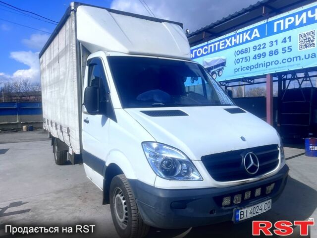 Белый Мерседес Sprinter, объемом двигателя 3 л и пробегом 735 тыс. км за 12500 $, фото 1 на Automoto.ua