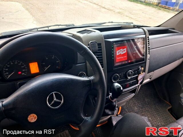 Белый Мерседес Sprinter, объемом двигателя 2.2 л и пробегом 400 тыс. км за 12999 $, фото 8 на Automoto.ua