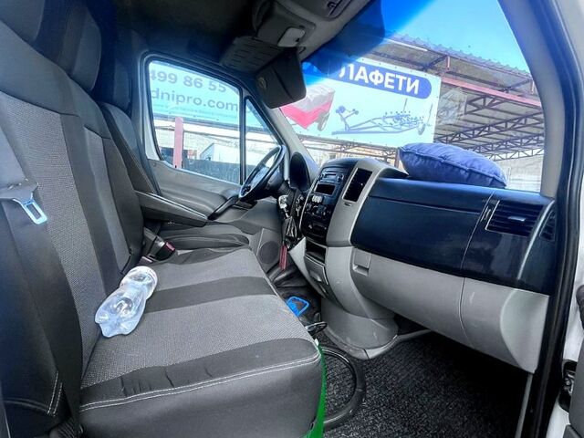 Белый Мерседес Sprinter, объемом двигателя 3 л и пробегом 735 тыс. км за 12500 $, фото 4 на Automoto.ua