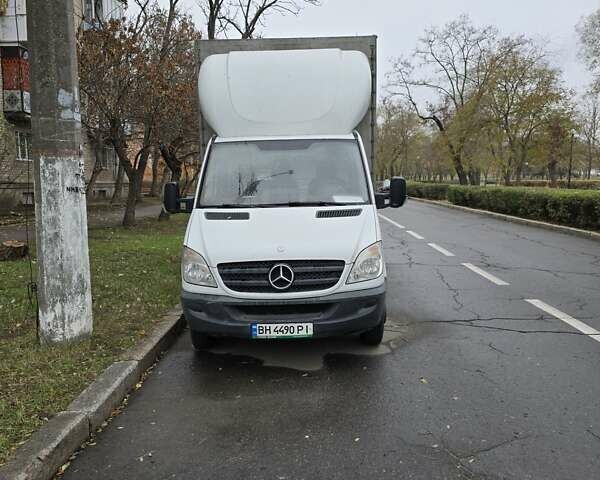 Белый Мерседес Sprinter, объемом двигателя 2.2 л и пробегом 110 тыс. км за 17600 $, фото 3 на Automoto.ua