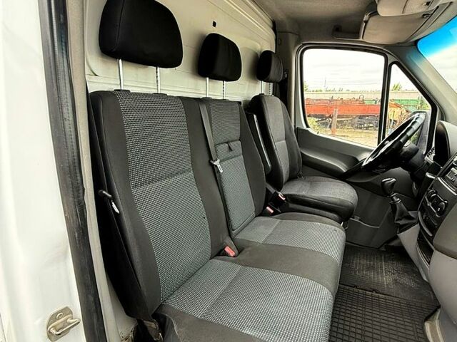 Белый Мерседес Sprinter, объемом двигателя 2.2 л и пробегом 380 тыс. км за 16500 $, фото 4 на Automoto.ua
