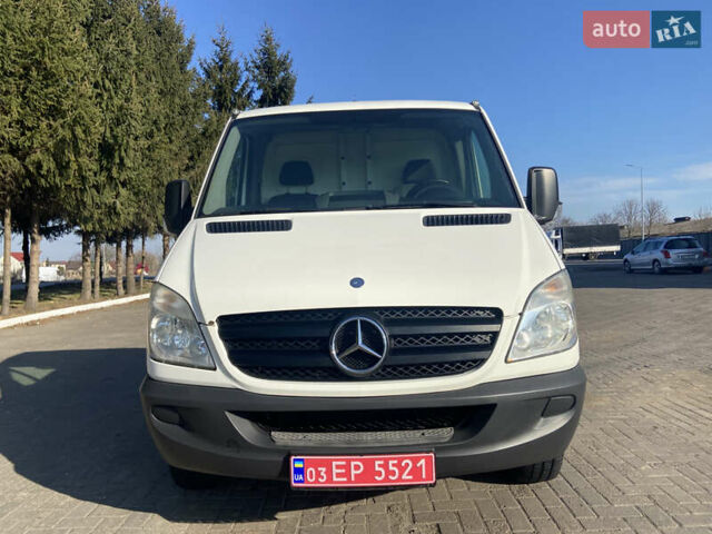 Белый Мерседес Sprinter, объемом двигателя 2.2 л и пробегом 280 тыс. км за 12700 $, фото 2 на Automoto.ua