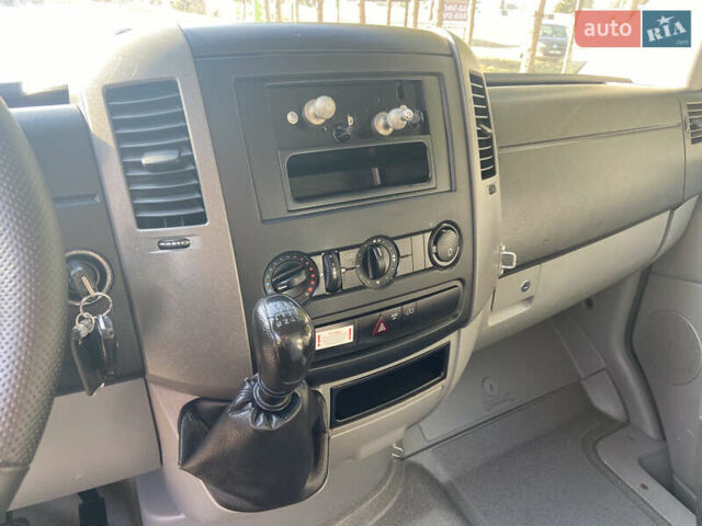 Белый Мерседес Sprinter, объемом двигателя 2.2 л и пробегом 280 тыс. км за 12700 $, фото 12 на Automoto.ua
