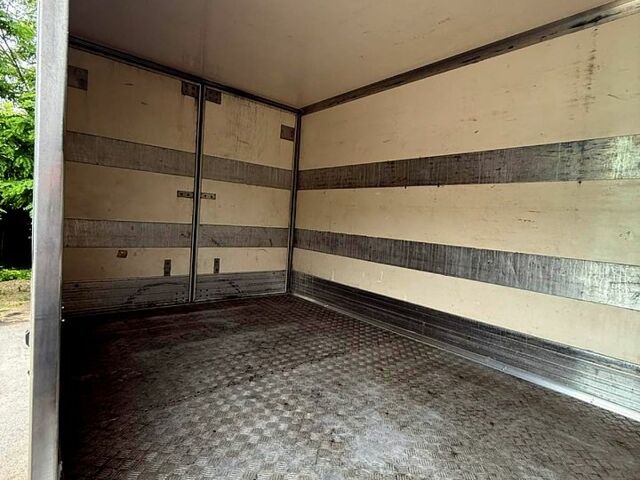 Белый Мерседес Sprinter, объемом двигателя 2.2 л и пробегом 380 тыс. км за 16500 $, фото 7 на Automoto.ua