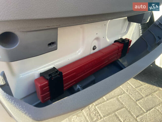Белый Мерседес Sprinter, объемом двигателя 2.2 л и пробегом 280 тыс. км за 12700 $, фото 21 на Automoto.ua