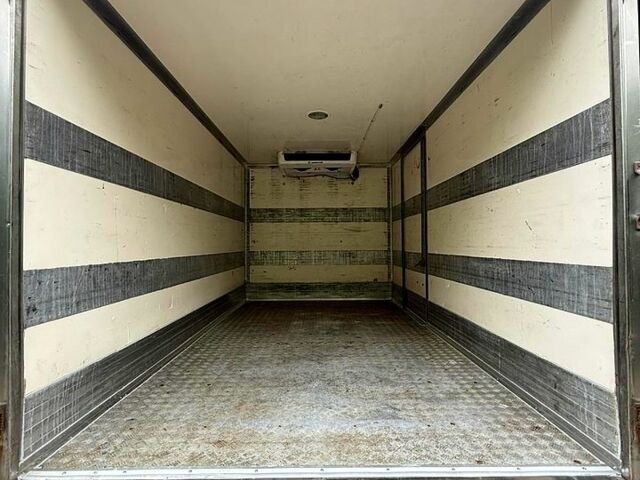 Белый Мерседес Sprinter, объемом двигателя 2.2 л и пробегом 380 тыс. км за 16500 $, фото 6 на Automoto.ua