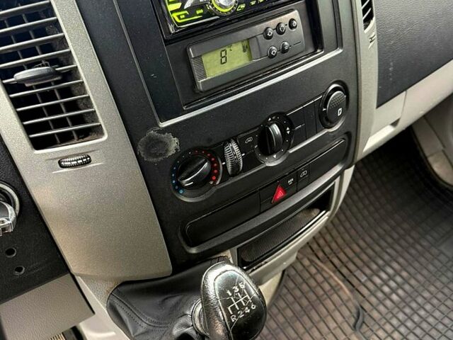 Белый Мерседес Sprinter, объемом двигателя 2.2 л и пробегом 380 тыс. км за 16500 $, фото 12 на Automoto.ua