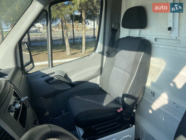 Белый Мерседес Sprinter, объемом двигателя 2.2 л и пробегом 280 тыс. км за 12700 $, фото 14 на Automoto.ua
