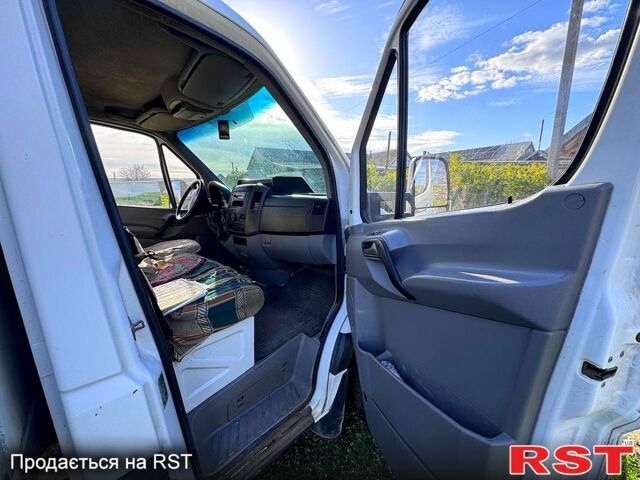Белый Мерседес Sprinter, объемом двигателя 2.1 л и пробегом 920 тыс. км за 11000 $, фото 5 на Automoto.ua