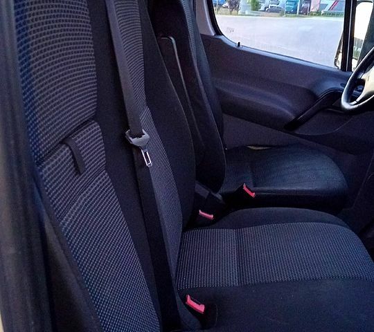 Белый Мерседес Sprinter, объемом двигателя 2 л и пробегом 680 тыс. км за 14200 $, фото 2 на Automoto.ua