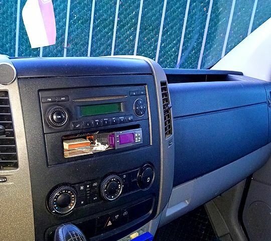 Белый Мерседес Sprinter, объемом двигателя 2 л и пробегом 680 тыс. км за 14200 $, фото 6 на Automoto.ua