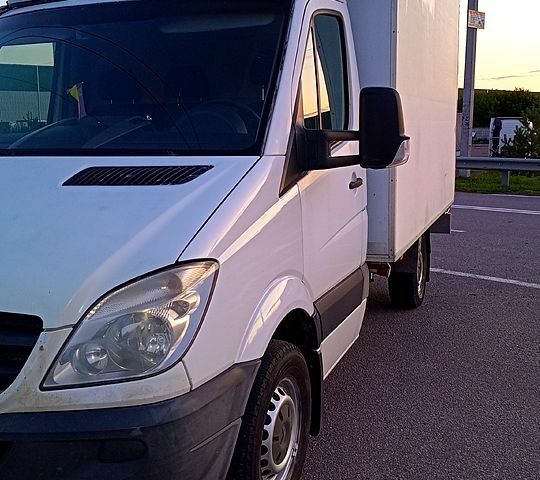Белый Мерседес Sprinter, объемом двигателя 2 л и пробегом 680 тыс. км за 14200 $, фото 1 на Automoto.ua