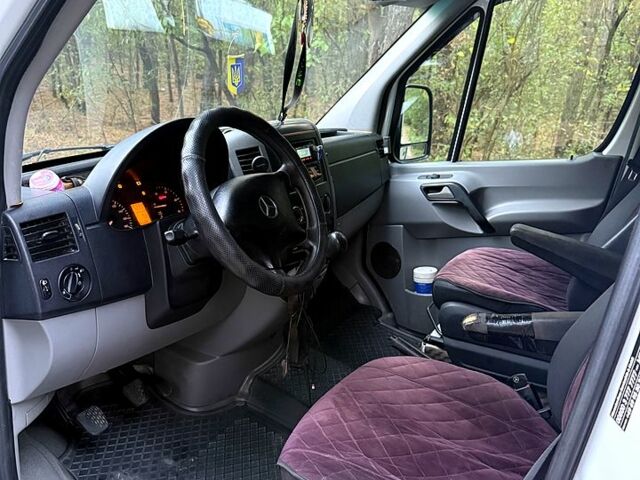 Белый Мерседес Sprinter, объемом двигателя 2.2 л и пробегом 430 тыс. км за 15500 $, фото 6 на Automoto.ua