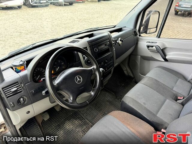 Белый Мерседес Sprinter, объемом двигателя 2.2 л и пробегом 305 тыс. км за 14900 $, фото 9 на Automoto.ua