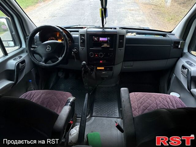 Белый Мерседес Sprinter, объемом двигателя 2.2 л и пробегом 430 тыс. км за 15500 $, фото 7 на Automoto.ua