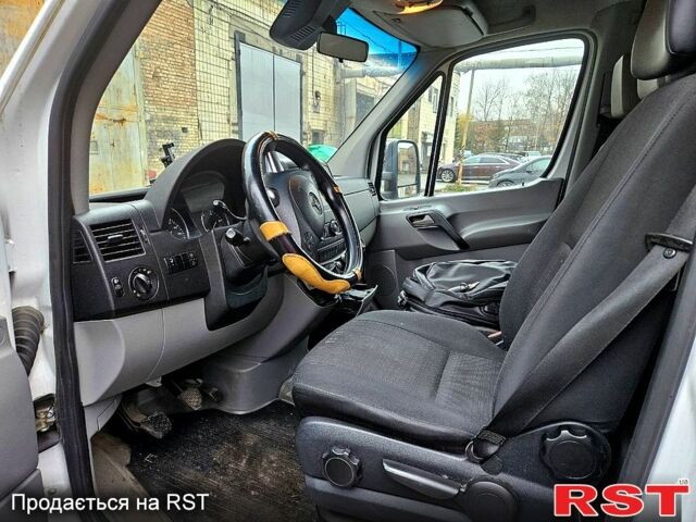 Білий Мерседес Sprinter, об'ємом двигуна 2.1 л та пробігом 307 тис. км за 16000 $, фото 8 на Automoto.ua