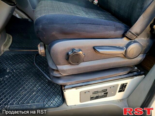 Белый Мерседес Sprinter, объемом двигателя 2.1 л и пробегом 329 тыс. км за 16500 $, фото 2 на Automoto.ua