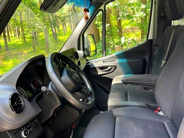 Белый Мерседес Sprinter, объемом двигателя 2.1 л и пробегом 86 тыс. км за 40000 $, фото 6 на Automoto.ua