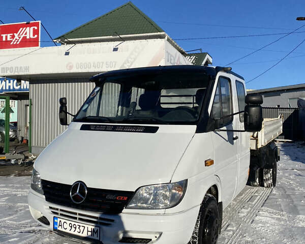Белый Мерседес Sprinter, объемом двигателя 2.7 л и пробегом 330 тыс. км за 14999 $, фото 1 на Automoto.ua
