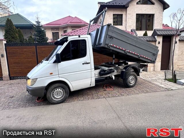 Белый Мерседес Sprinter, объемом двигателя 2.2 л и пробегом 322 тыс. км за 11500 $, фото 4 на Automoto.ua
