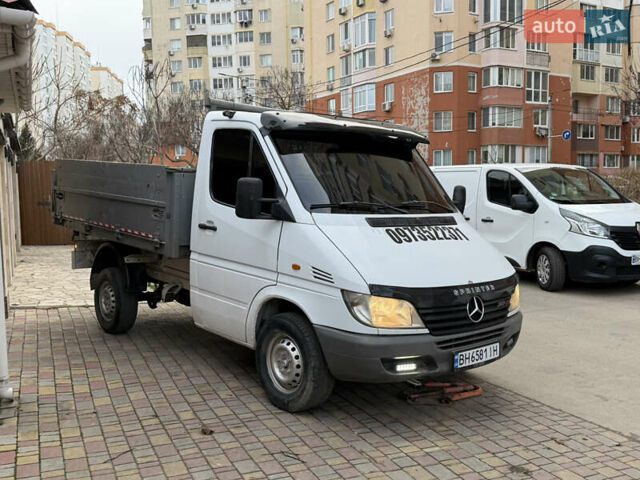 Белый Мерседес Sprinter, объемом двигателя 2.15 л и пробегом 322 тыс. км за 11500 $, фото 3 на Automoto.ua