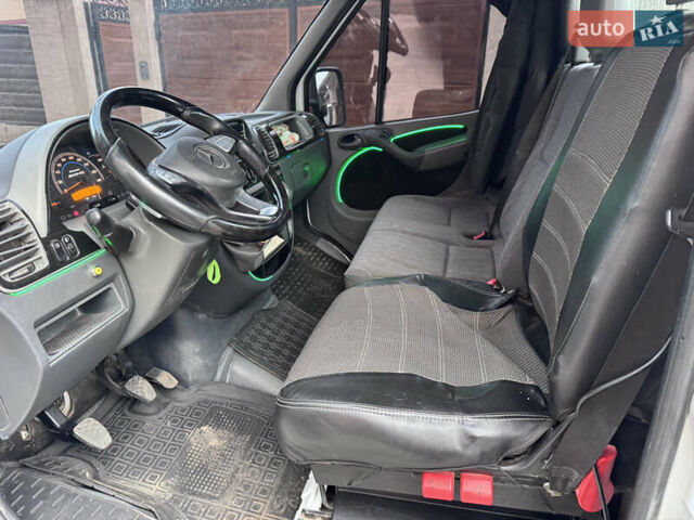 Белый Мерседес Sprinter, объемом двигателя 2.15 л и пробегом 322 тыс. км за 11500 $, фото 19 на Automoto.ua