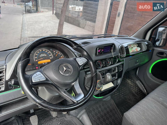 Белый Мерседес Sprinter, объемом двигателя 2.15 л и пробегом 322 тыс. км за 11500 $, фото 18 на Automoto.ua