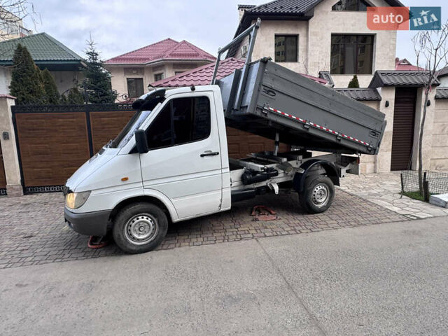 Белый Мерседес Sprinter, объемом двигателя 2.15 л и пробегом 322 тыс. км за 11500 $, фото 13 на Automoto.ua