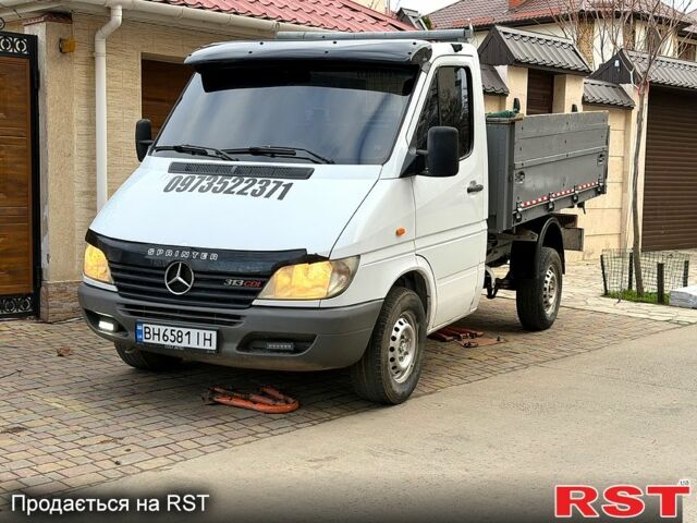 Белый Мерседес Sprinter, объемом двигателя 2.2 л и пробегом 322 тыс. км за 11500 $, фото 2 на Automoto.ua