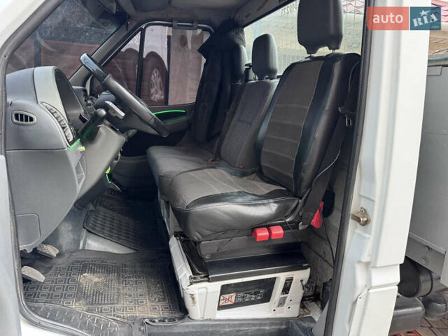 Белый Мерседес Sprinter, объемом двигателя 2.15 л и пробегом 322 тыс. км за 11500 $, фото 23 на Automoto.ua