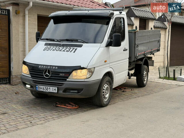 Белый Мерседес Sprinter, объемом двигателя 2.15 л и пробегом 322 тыс. км за 11500 $, фото 6 на Automoto.ua
