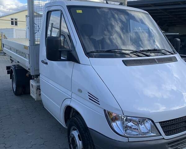 Белый Мерседес Sprinter, объемом двигателя 2.15 л и пробегом 340 тыс. км за 15500 $, фото 2 на Automoto.ua