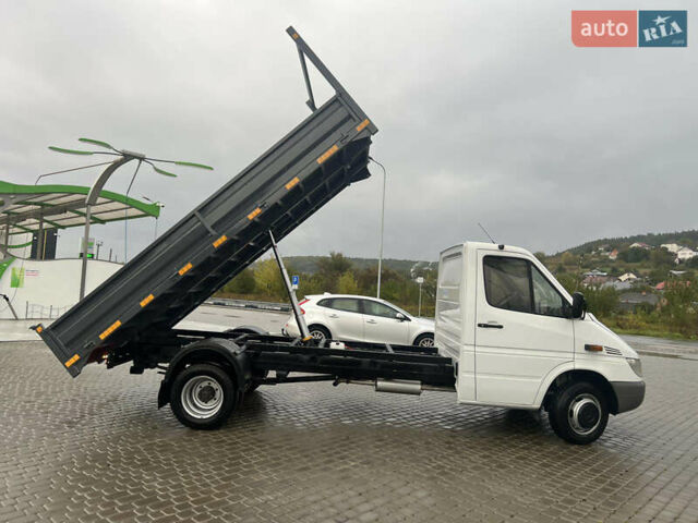 Белый Мерседес Sprinter, объемом двигателя 2.7 л и пробегом 451 тыс. км за 18700 $, фото 3 на Automoto.ua