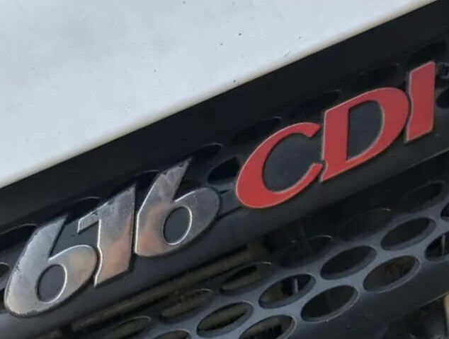 Белый Мерседес Sprinter, объемом двигателя 2.7 л и пробегом 451 тыс. км за 18700 $, фото 6 на Automoto.ua