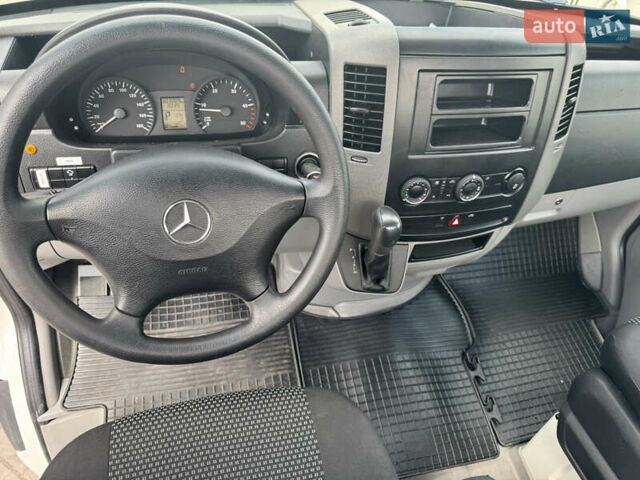 Белый Мерседес Sprinter, объемом двигателя 2.2 л и пробегом 303 тыс. км за 25000 $, фото 8 на Automoto.ua