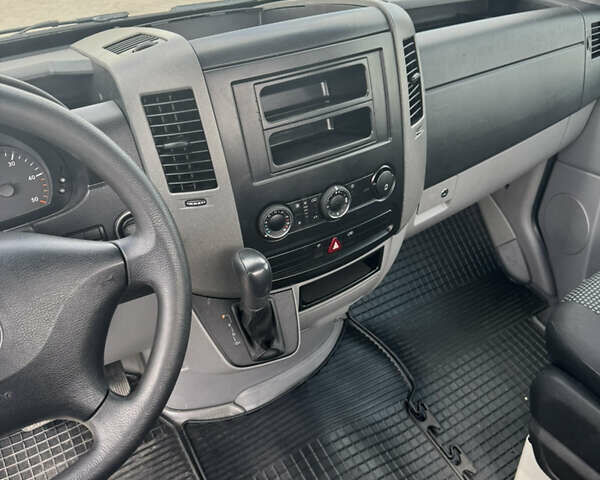 Белый Мерседес Sprinter, объемом двигателя 2.2 л и пробегом 303 тыс. км за 25000 $, фото 6 на Automoto.ua