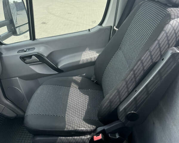 Белый Мерседес Sprinter, объемом двигателя 2.2 л и пробегом 303 тыс. км за 25000 $, фото 7 на Automoto.ua