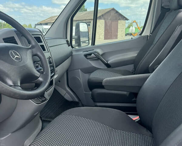Белый Мерседес Sprinter, объемом двигателя 2.2 л и пробегом 303 тыс. км за 25000 $, фото 15 на Automoto.ua