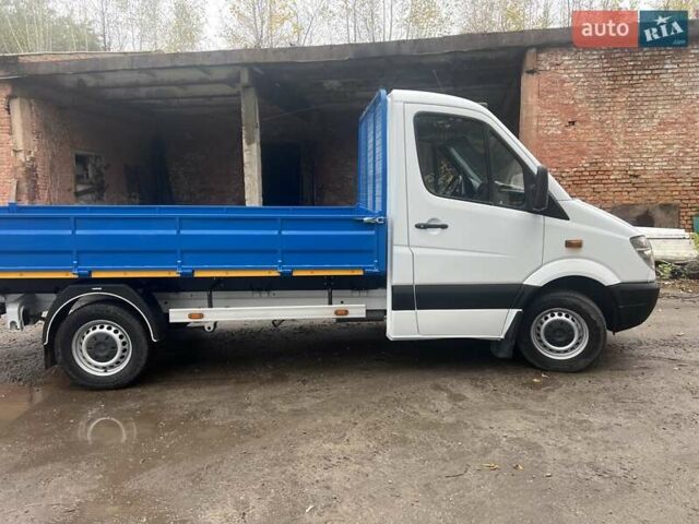 Белый Мерседес Sprinter, объемом двигателя 2.14 л и пробегом 400 тыс. км за 16920 $, фото 4 на Automoto.ua