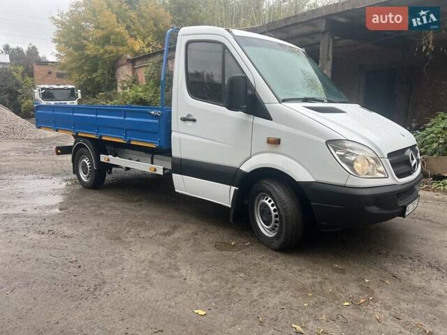 Белый Мерседес Sprinter, объемом двигателя 2.14 л и пробегом 400 тыс. км за 16920 $, фото 3 на Automoto.ua