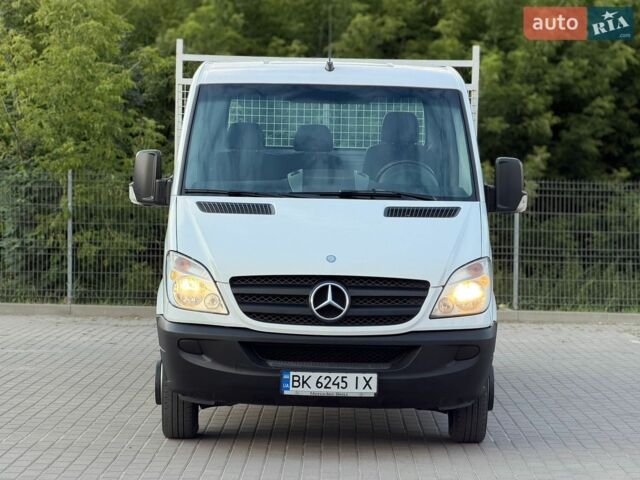 Белый Мерседес Sprinter, объемом двигателя 2.2 л и пробегом 374 тыс. км за 26000 $, фото 1 на Automoto.ua