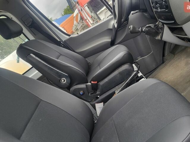Белый Мерседес Sprinter, объемом двигателя 2.2 л и пробегом 240 тыс. км за 20300 $, фото 2 на Automoto.ua
